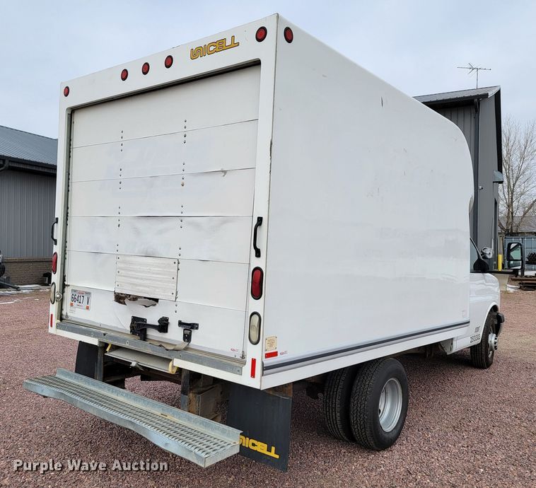 image for item ME9621 2009 Chevrolet Express 3500  box truck