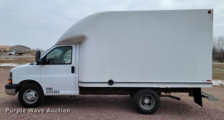 image for item ME9621 2009 Chevrolet Express 3500  box truck