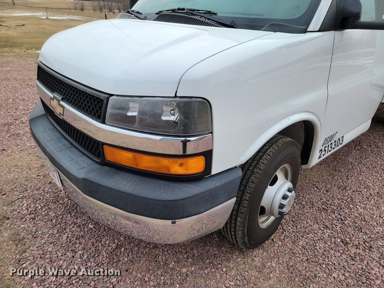 image for item ME9621 2009 Chevrolet Express 3500  box truck