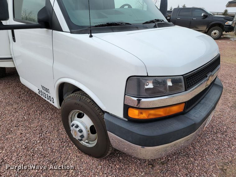 image for item ME9621 2009 Chevrolet Express 3500  box truck