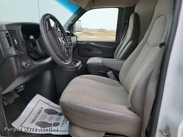 image for item ME9621 2009 Chevrolet Express 3500  box truck