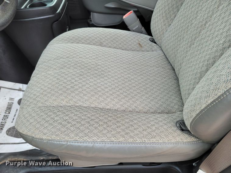 image for item ME9621 2009 Chevrolet Express 3500  box truck