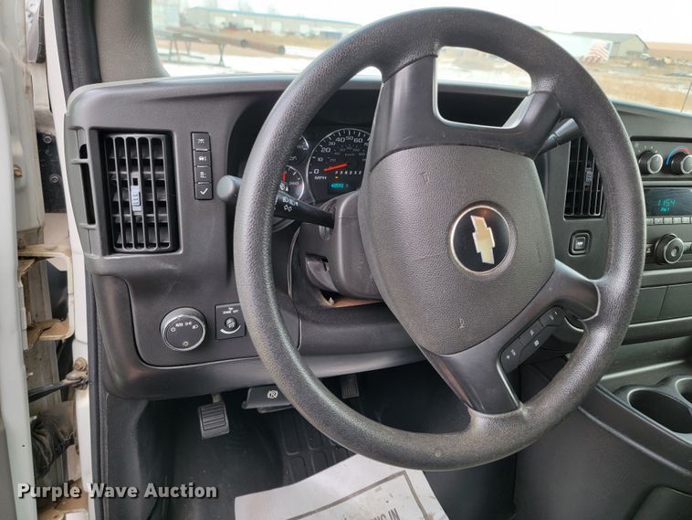 image for item ME9621 2009 Chevrolet Express 3500  box truck