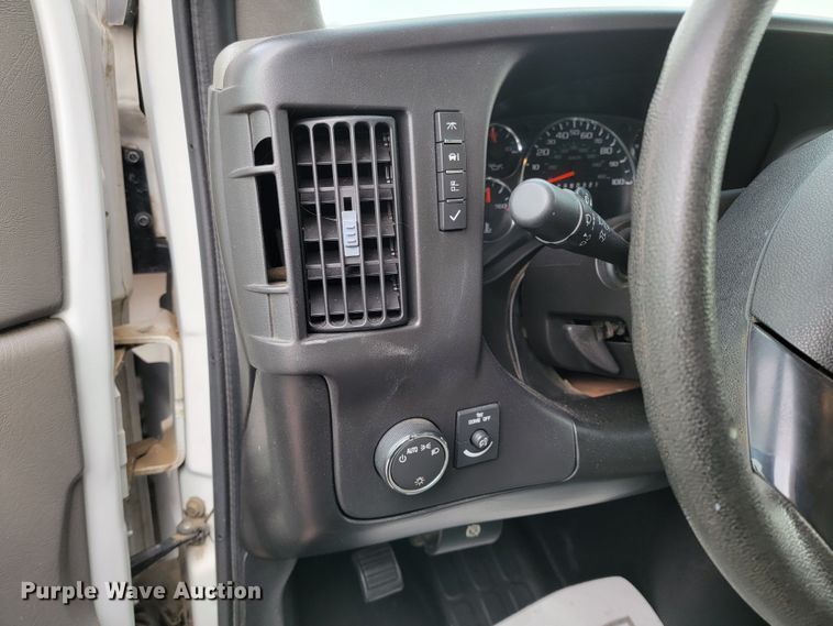 image for item ME9621 2009 Chevrolet Express 3500  box truck