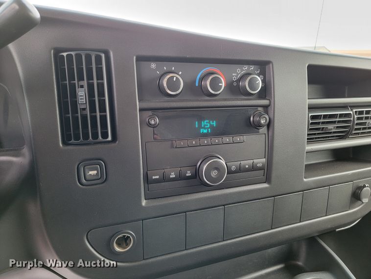 image for item ME9621 2009 Chevrolet Express 3500  box truck