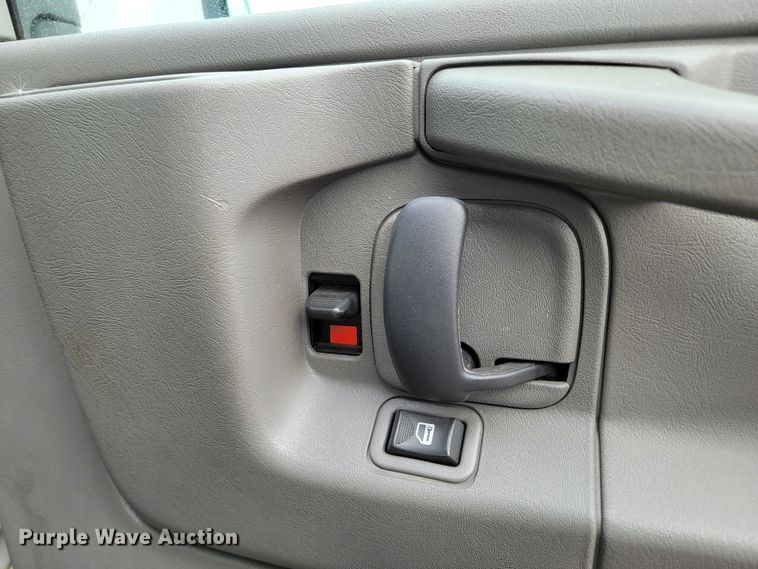 image for item ME9621 2009 Chevrolet Express 3500  box truck