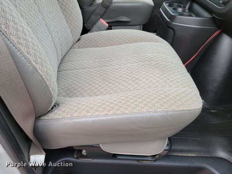 image for item ME9621 2009 Chevrolet Express 3500  box truck