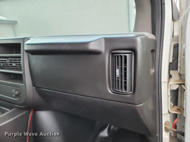 image for item ME9621 2009 Chevrolet Express 3500  box truck