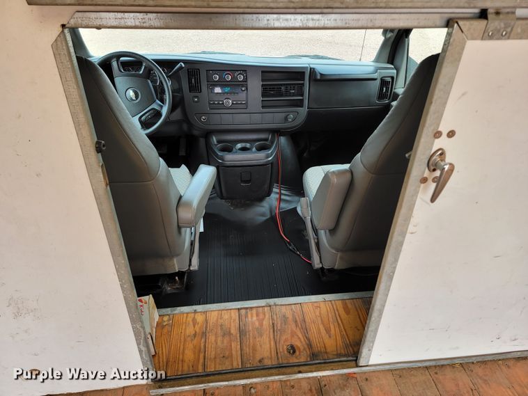 image for item ME9621 2009 Chevrolet Express 3500  box truck