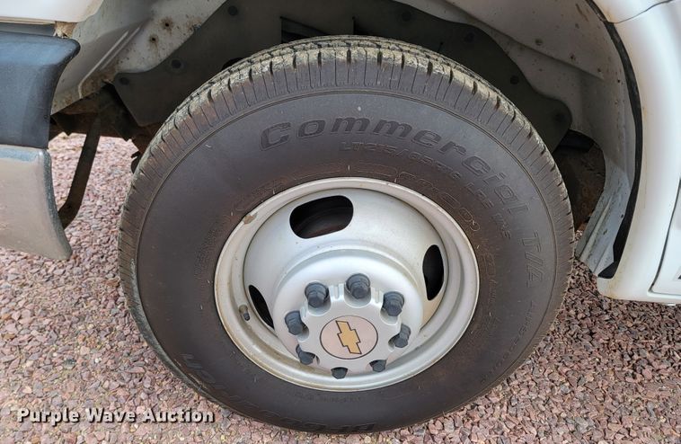 image for item ME9621 2009 Chevrolet Express 3500  box truck