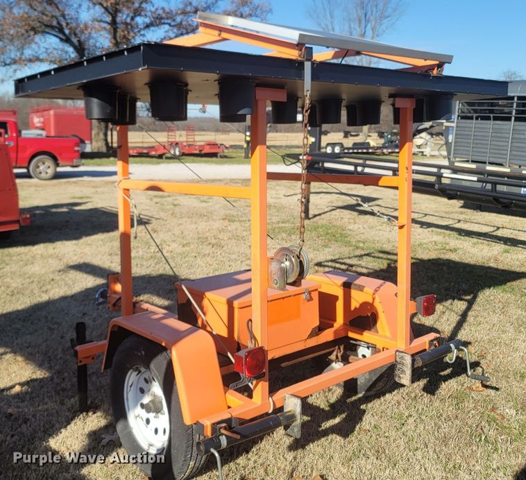 image for item MH9577 2012 K&K Systems  arrow board trailer