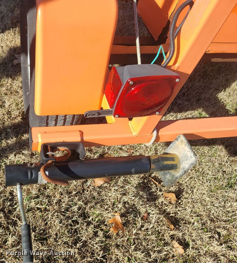 image for item MH9577 2012 K&K Systems  arrow board trailer