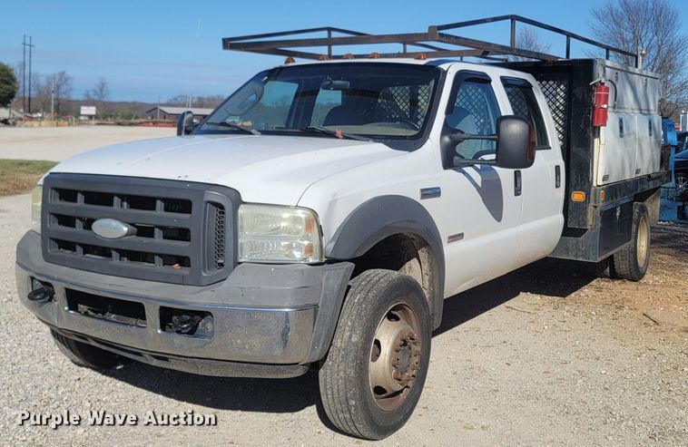 image for item MH9580 2005 Ford F450 Super Duty  Crew Cab flatbed truck