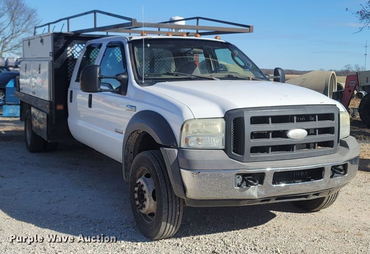 image for item MH9580 2005 Ford F450 Super Duty  Crew Cab flatbed truck