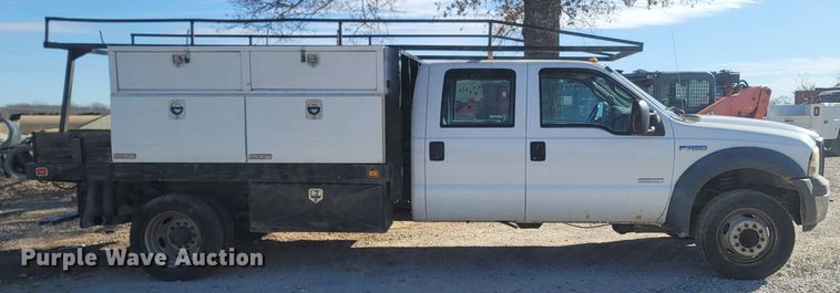 image for item MH9580 2005 Ford F450 Super Duty  Crew Cab flatbed truck