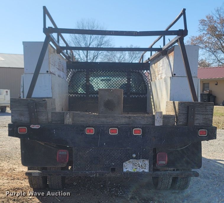 image for item MH9580 2005 Ford F450 Super Duty  Crew Cab flatbed truck