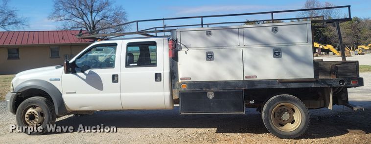 image for item MH9580 2005 Ford F450 Super Duty  Crew Cab flatbed truck