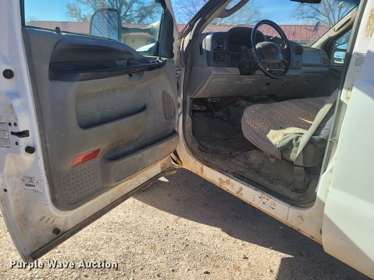 image for item MH9580 2005 Ford F450 Super Duty  Crew Cab flatbed truck