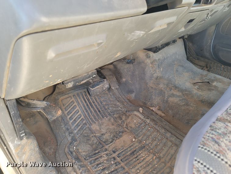 image for item MH9580 2005 Ford F450 Super Duty  Crew Cab flatbed truck