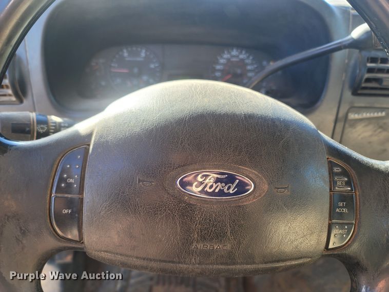 image for item MH9580 2005 Ford F450 Super Duty  Crew Cab flatbed truck