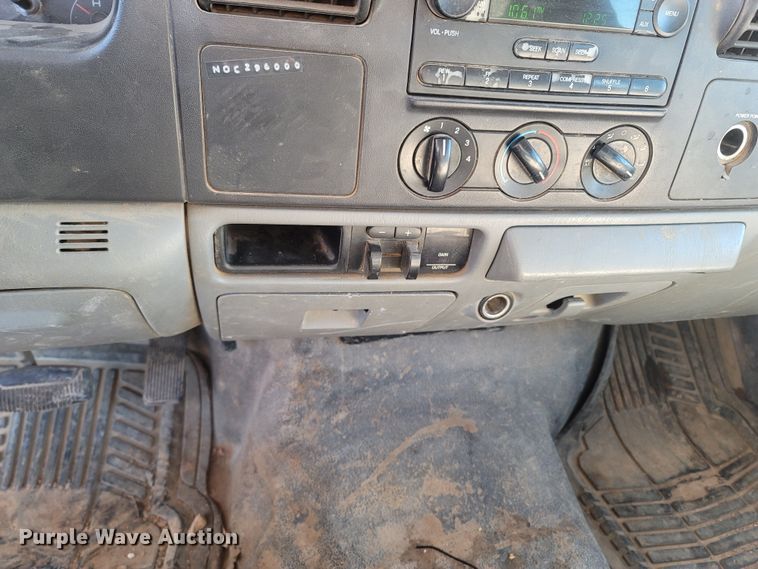 image for item MH9580 2005 Ford F450 Super Duty  Crew Cab flatbed truck