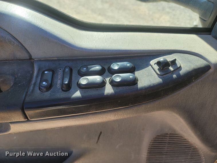 image for item MH9580 2005 Ford F450 Super Duty  Crew Cab flatbed truck