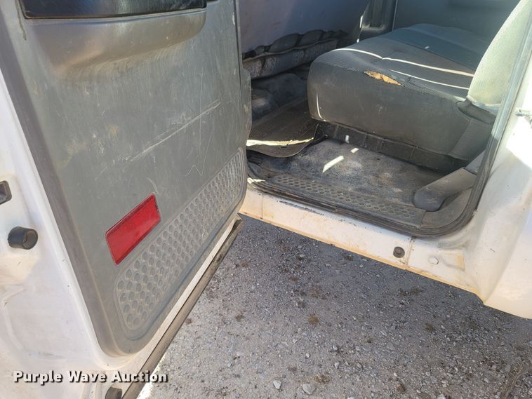 image for item MH9580 2005 Ford F450 Super Duty  Crew Cab flatbed truck