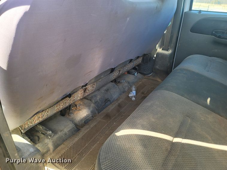 image for item MH9580 2005 Ford F450 Super Duty  Crew Cab flatbed truck