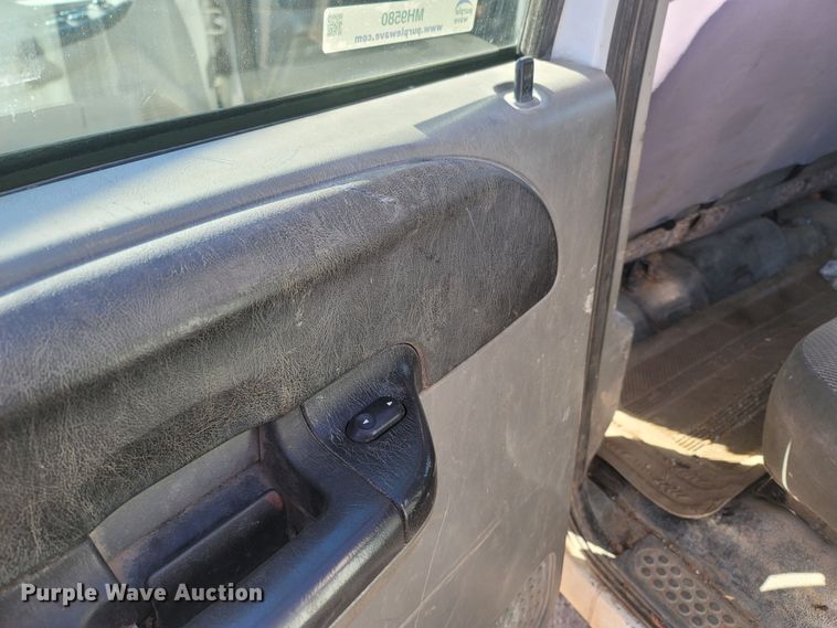 image for item MH9580 2005 Ford F450 Super Duty  Crew Cab flatbed truck