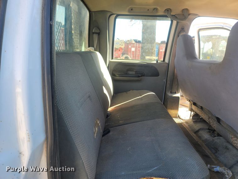 image for item MH9580 2005 Ford F450 Super Duty  Crew Cab flatbed truck