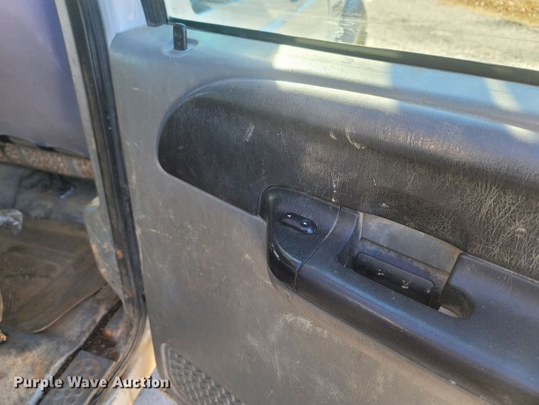 image for item MH9580 2005 Ford F450 Super Duty  Crew Cab flatbed truck