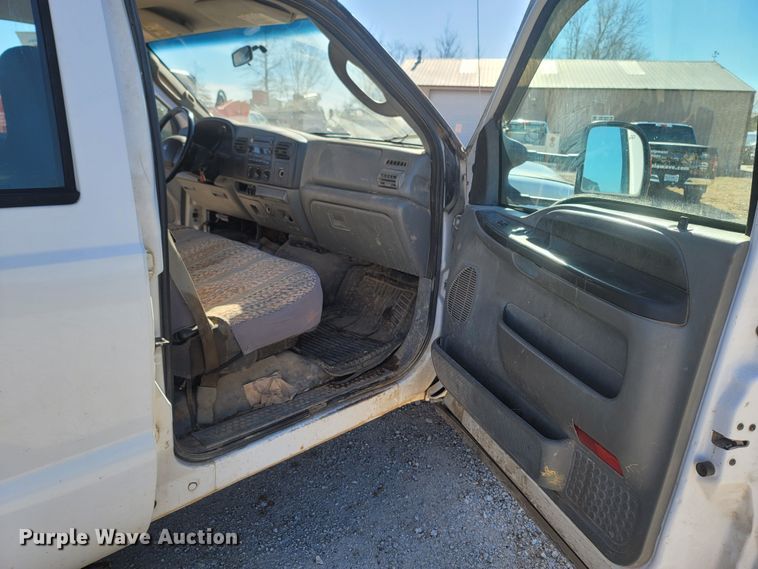 image for item MH9580 2005 Ford F450 Super Duty  Crew Cab flatbed truck