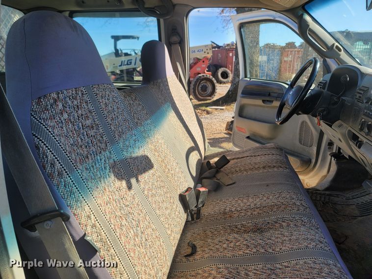 image for item MH9580 2005 Ford F450 Super Duty  Crew Cab flatbed truck