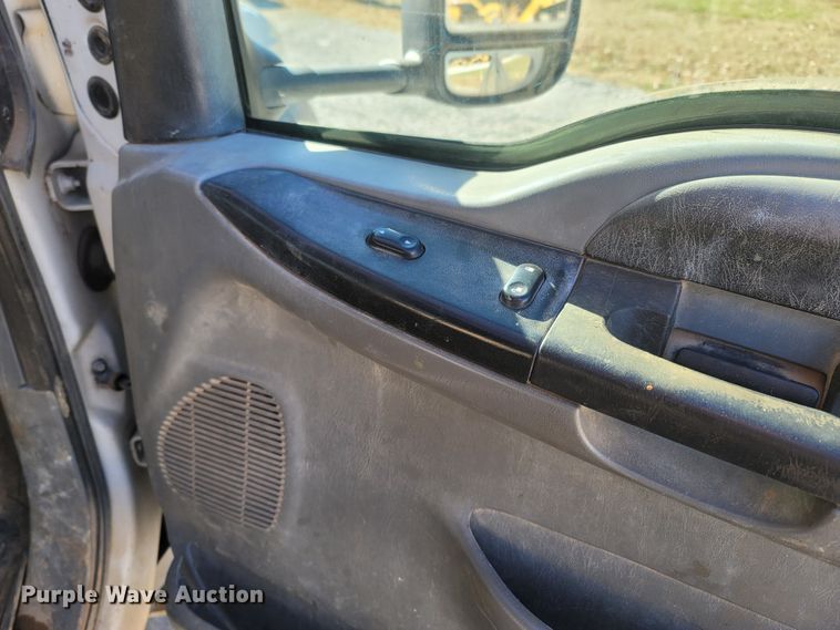 image for item MH9580 2005 Ford F450 Super Duty  Crew Cab flatbed truck