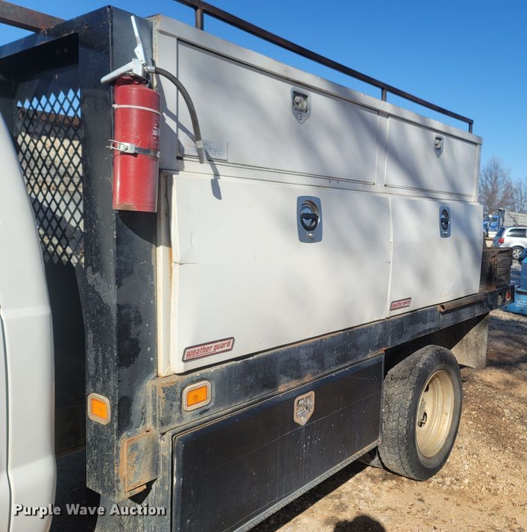 image for item MH9580 2005 Ford F450 Super Duty  Crew Cab flatbed truck