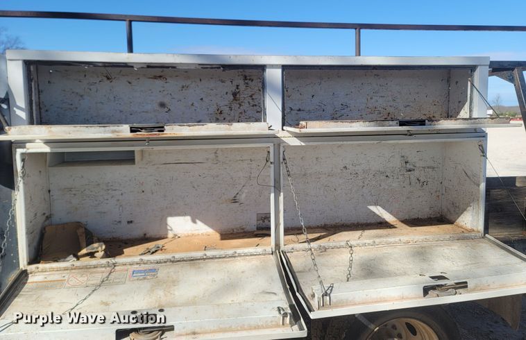 image for item MH9580 2005 Ford F450 Super Duty  Crew Cab flatbed truck