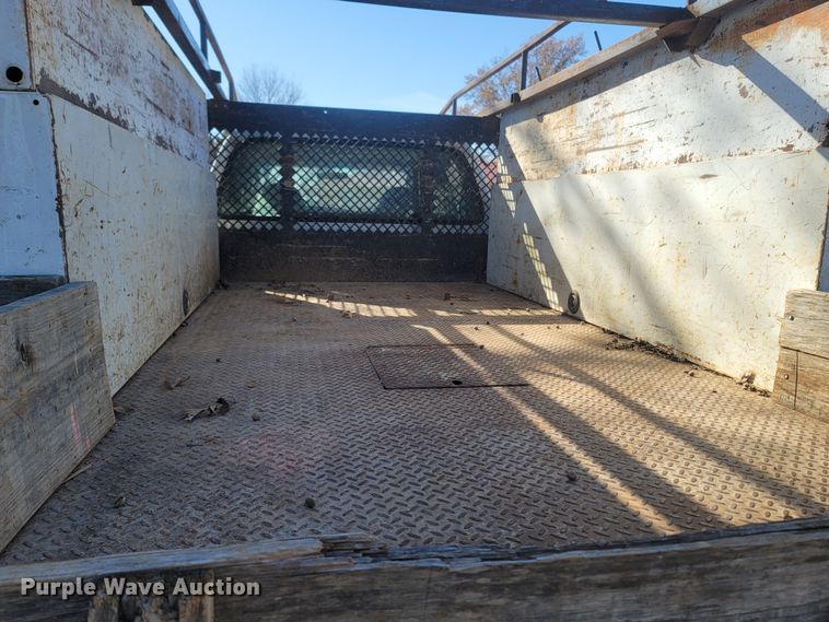 image for item MH9580 2005 Ford F450 Super Duty  Crew Cab flatbed truck