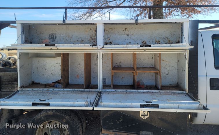 image for item MH9580 2005 Ford F450 Super Duty  Crew Cab flatbed truck