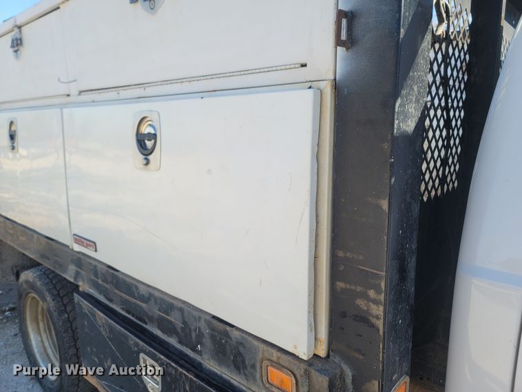 image for item MH9580 2005 Ford F450 Super Duty  Crew Cab flatbed truck