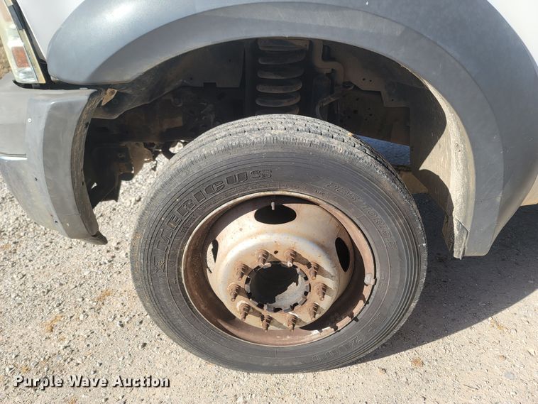 image for item MH9580 2005 Ford F450 Super Duty  Crew Cab flatbed truck