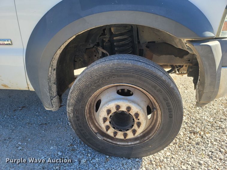 image for item MH9580 2005 Ford F450 Super Duty  Crew Cab flatbed truck