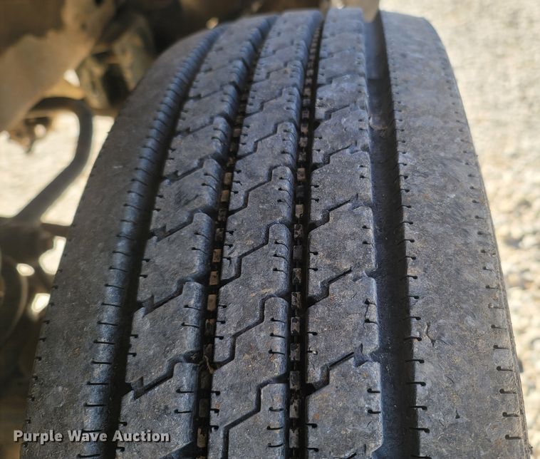 image for item MH9580 2005 Ford F450 Super Duty  Crew Cab flatbed truck