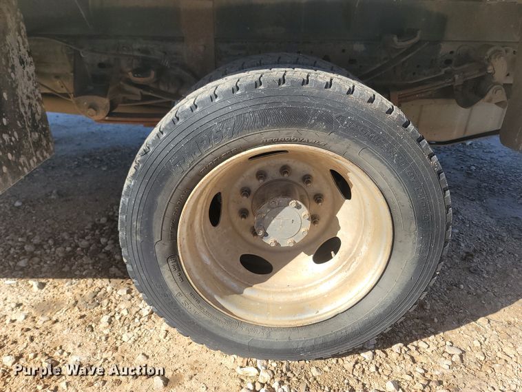 image for item MH9580 2005 Ford F450 Super Duty  Crew Cab flatbed truck