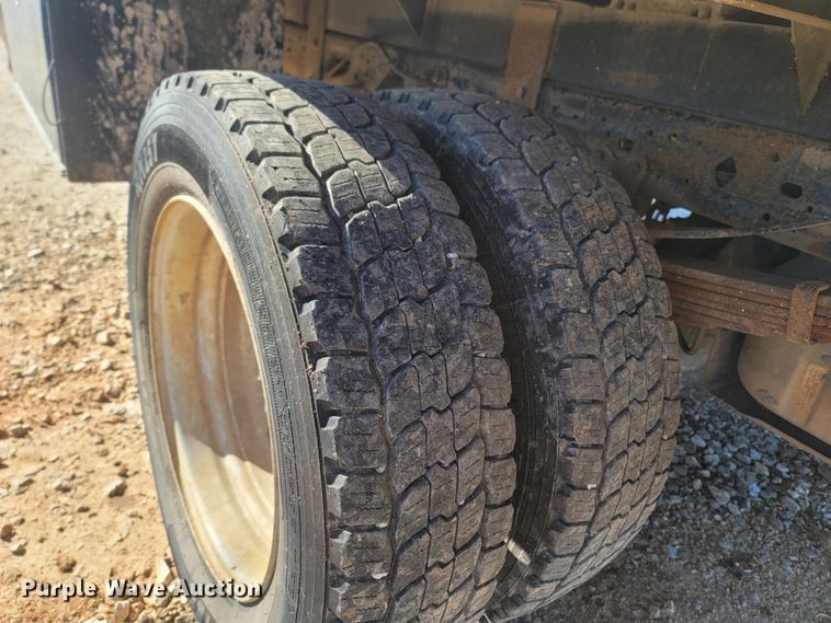 image for item MH9580 2005 Ford F450 Super Duty  Crew Cab flatbed truck