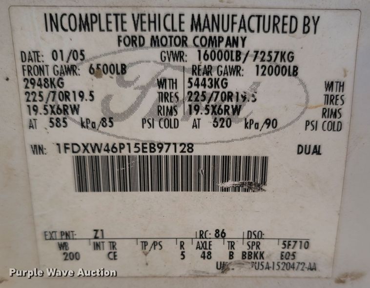 image for item MH9580 2005 Ford F450 Super Duty  Crew Cab flatbed truck