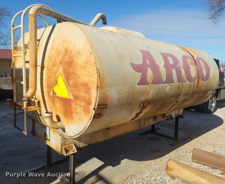 image for item MH9582 Water tank bed