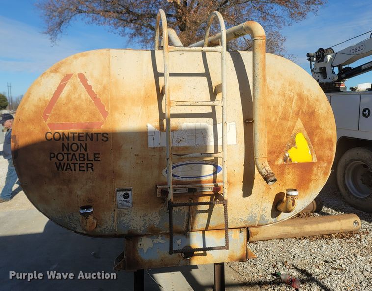 image for item MH9582 Water tank bed