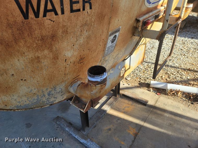 image for item MH9582 Water tank bed