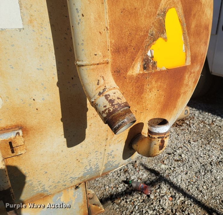 image for item MH9582 Water tank bed