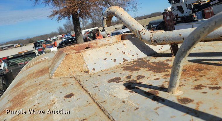 image for item MH9582 Water tank bed